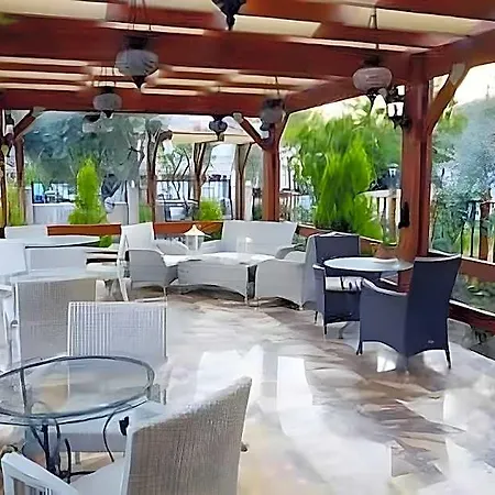 Ξενοδοχείο Melrose 2*